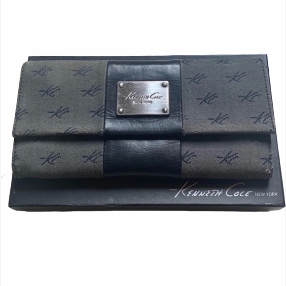 Kenneth Cole Grey Logo Long Snap Button Wallet - Picture 1 of 6
